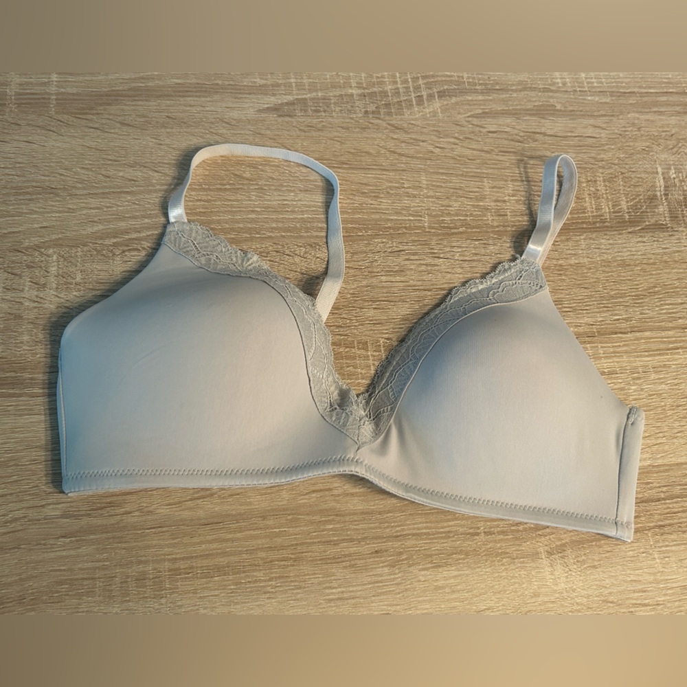 Elegant Lace Trim Gray Bra Vince Camuto 36B